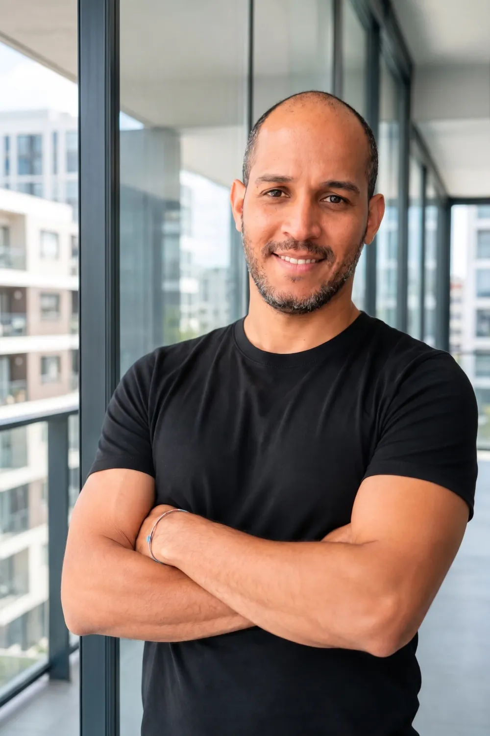 Roys Abreu, profesional en limpieza de cristales en altura